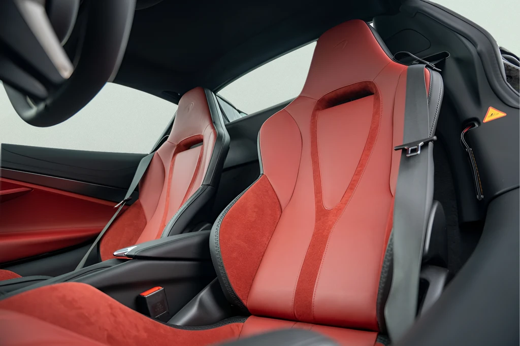 2026 McLaren 750S Spider - Image 29 of 31