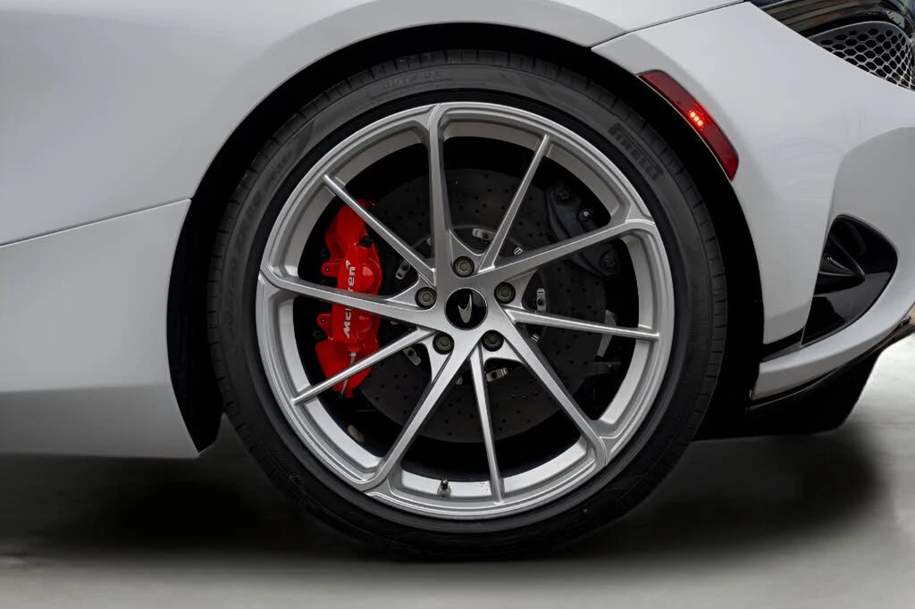 2026 McLaren 750S Spider - Image 20 of 31