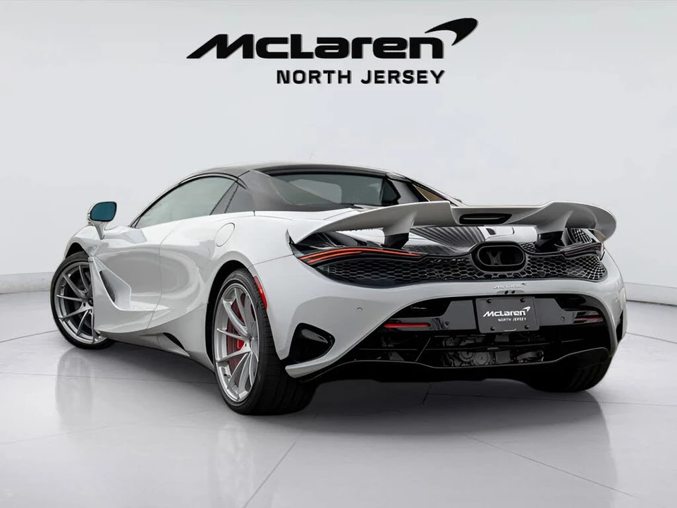 2026 McLaren 750S Spider - Image 14 of 31