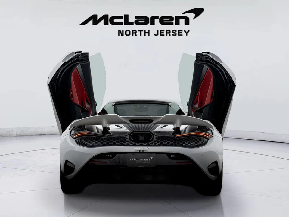 2026 McLaren 750S Spider - Image 13 of 31