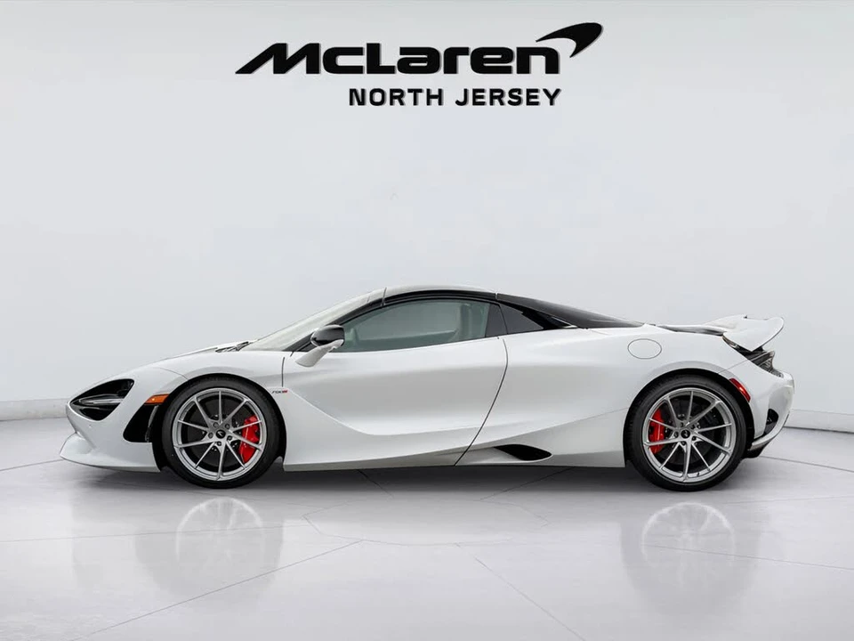 2026 McLaren 750S Spider - Image 17 of 31
