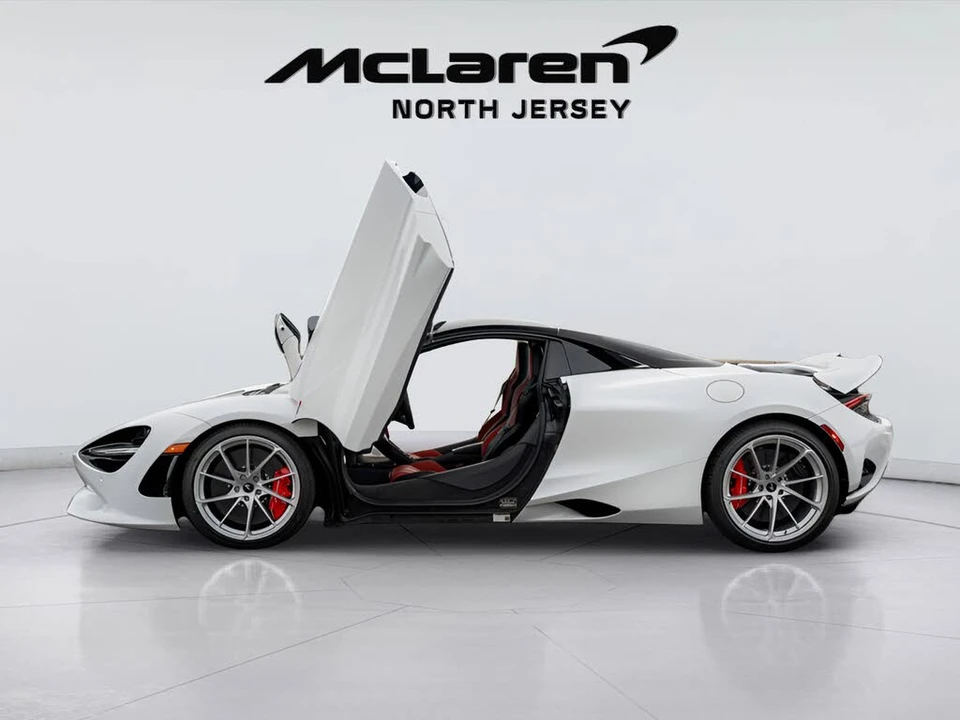 2026 McLaren 750S Spider - Image 18 of 31