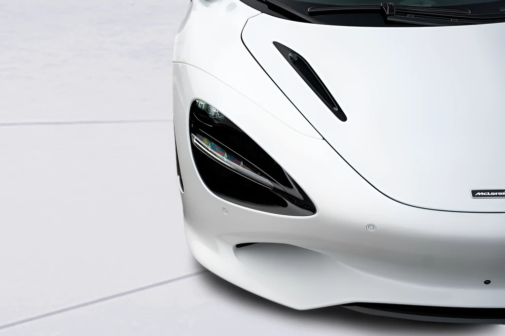 2026 McLaren 750S Spider - Image 24 of 31