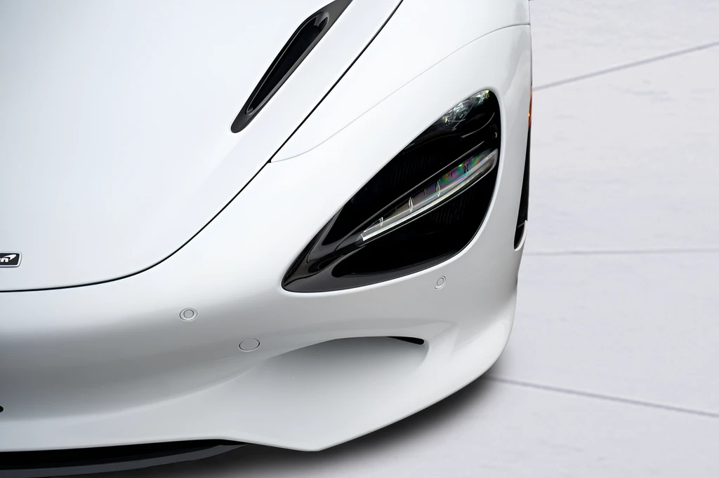 2026 McLaren 750S Spider - Image 26 of 31