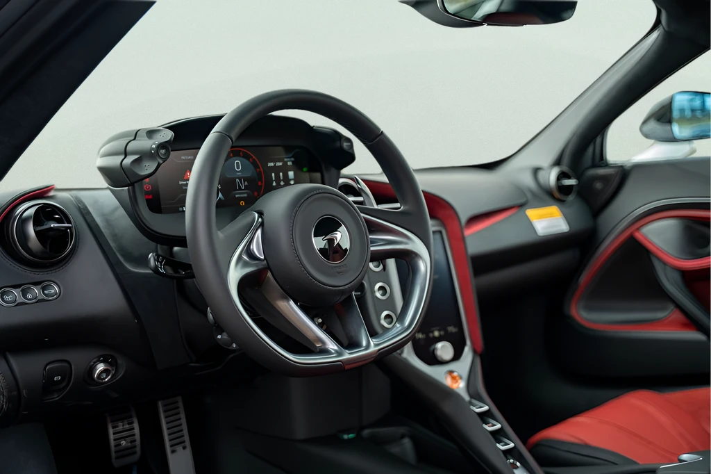 2026 McLaren 750S Spider - Image 28 of 31