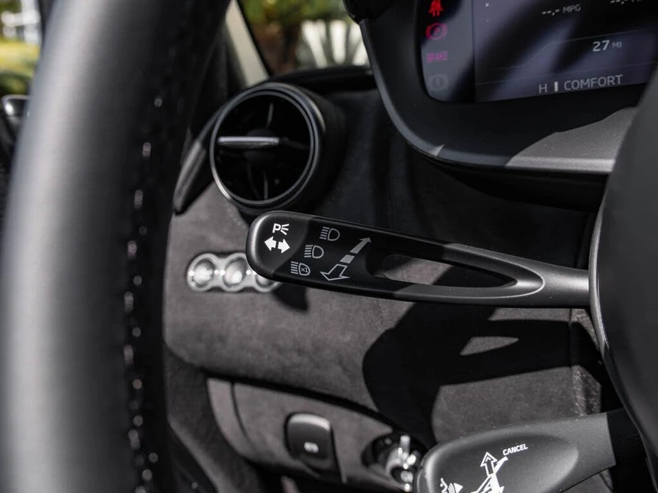 2026 McLaren 750S Spider - Image 15 of 31