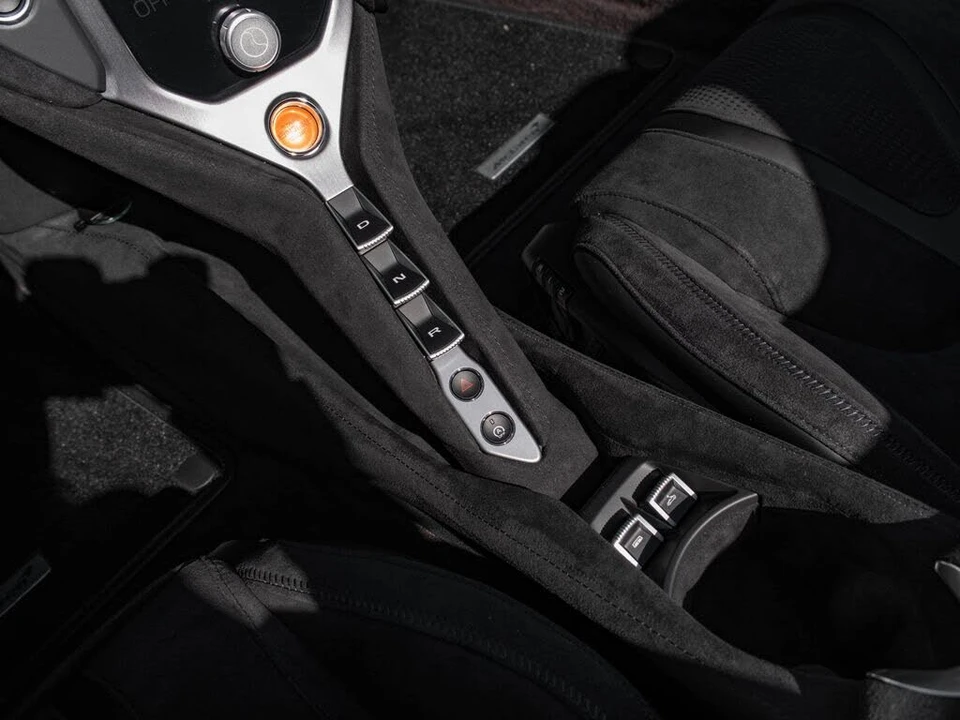 2026 McLaren 750S Spider - Image 23 of 31