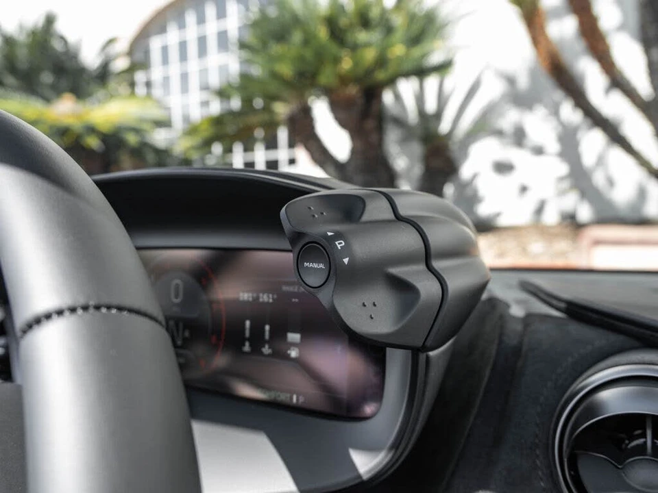 2026 McLaren 750S Spider - Image 27 of 31