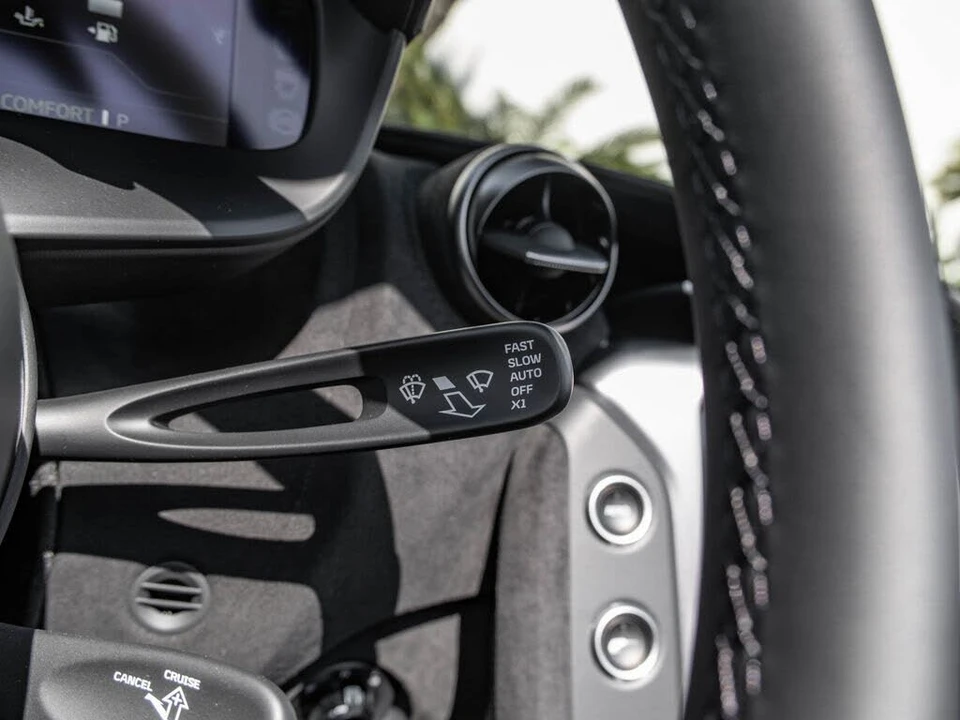 2026 McLaren 750S Spider - Image 17 of 31