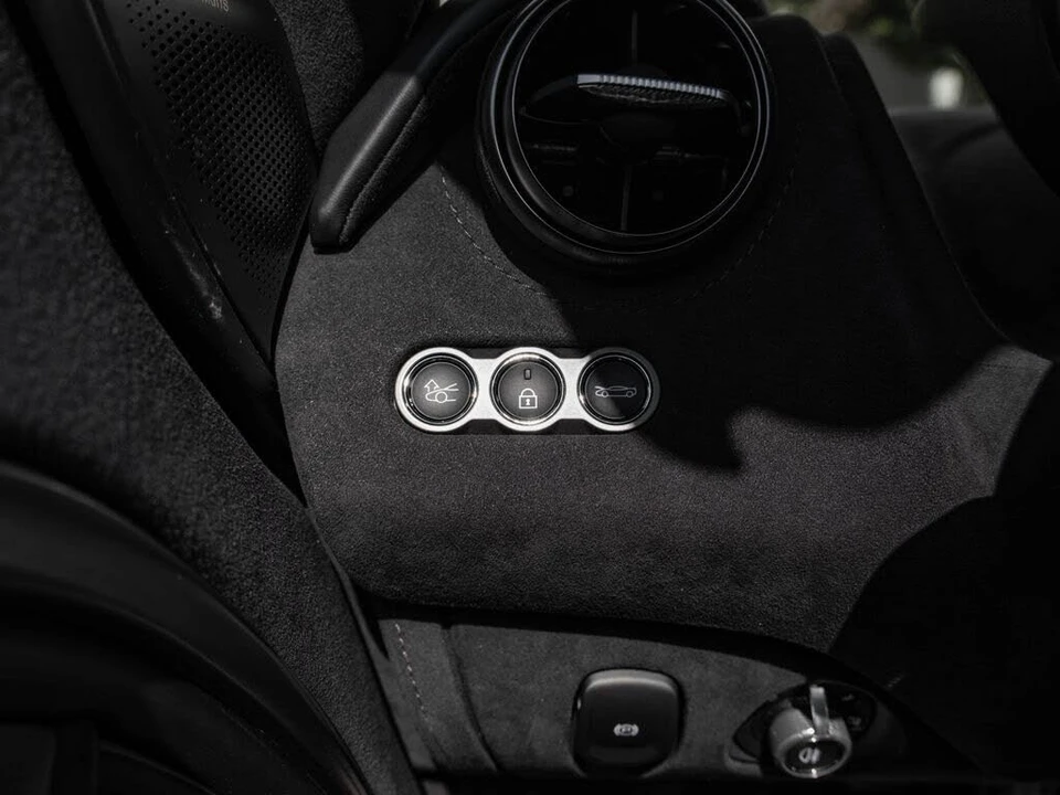 2026 McLaren 750S Spider - Image 19 of 31