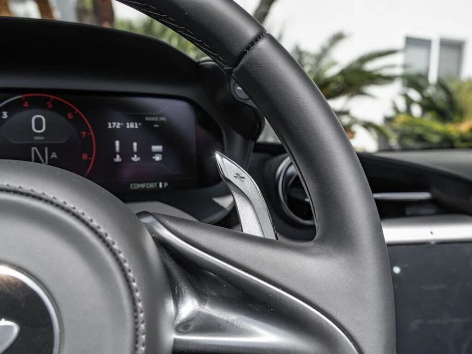 2026 McLaren 750S Spider - Image 14 of 31