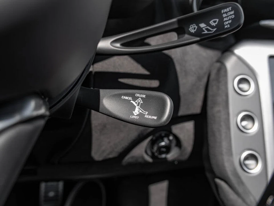 2026 McLaren 750S Spider - Image 18 of 31