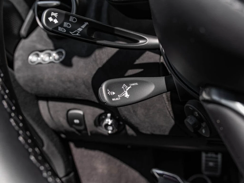 2026 McLaren 750S Spider - Image 16 of 31