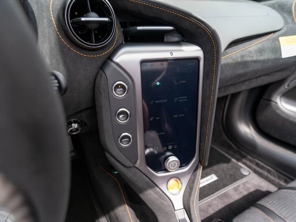 2026 McLaren 750S Spider - Image 18 of 31