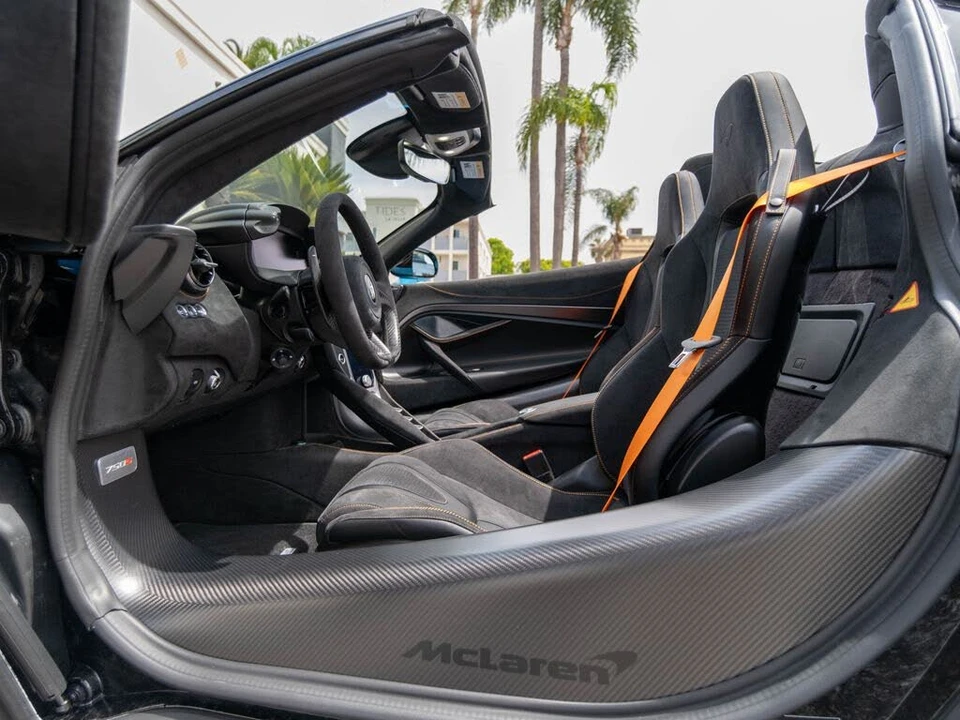 2026 McLaren 750S Spider - Image 21 of 31