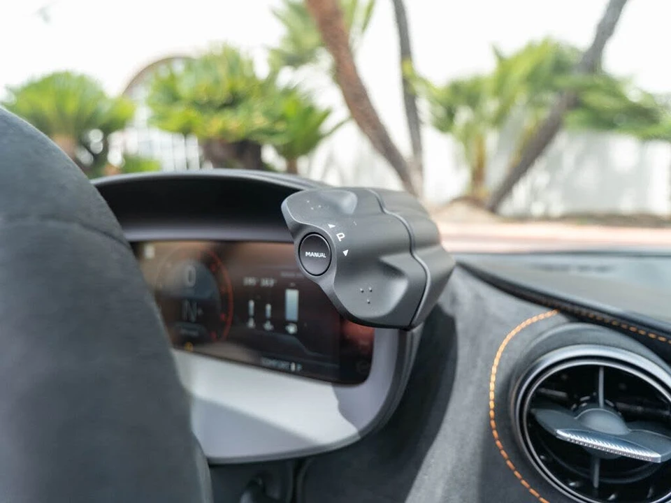 2026 McLaren 750S Spider - Image 17 of 31
