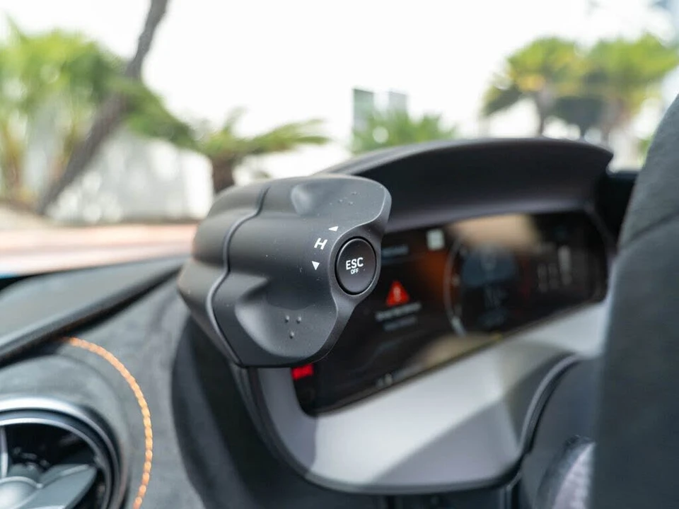 2026 McLaren 750S Spider - Image 16 of 31