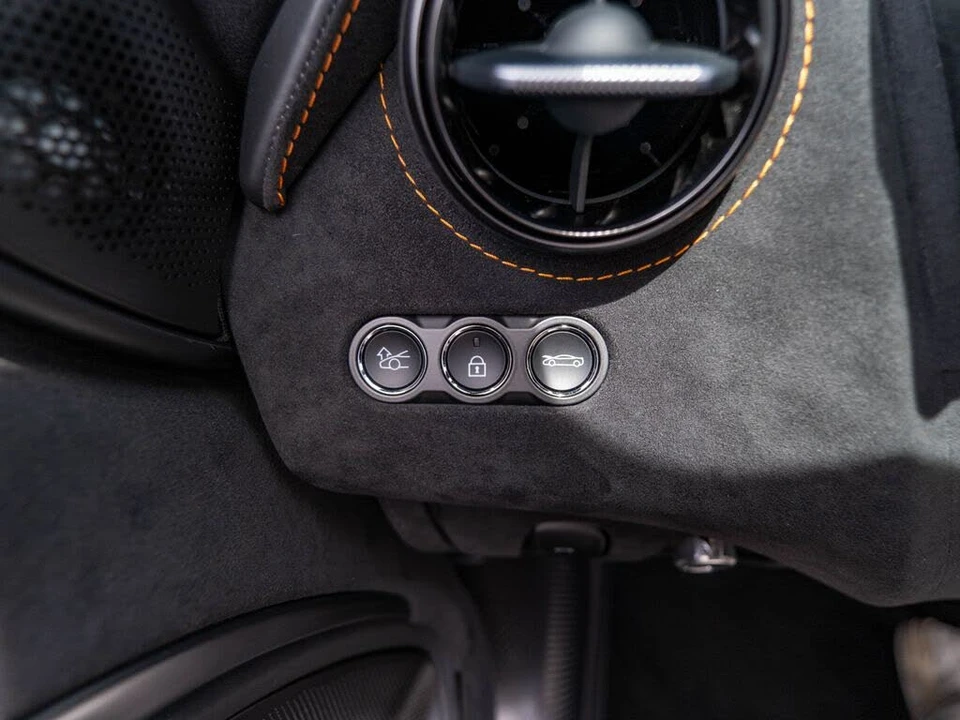 2026 McLaren 750S Spider - Image 15 of 31