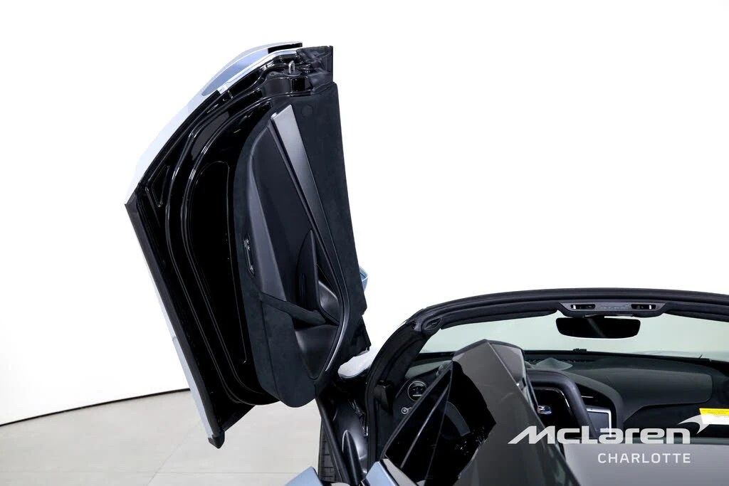 2026 McLaren 750S Spider - Image 12 of 31