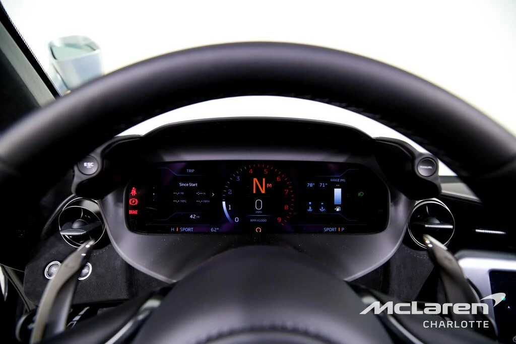 2026 McLaren 750S Spider - Image 15 of 31