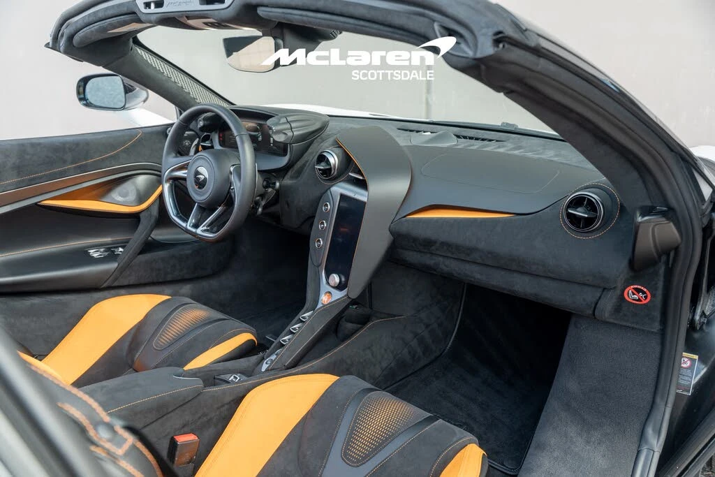 2026 McLaren 750S Spider - Image 17 of 31