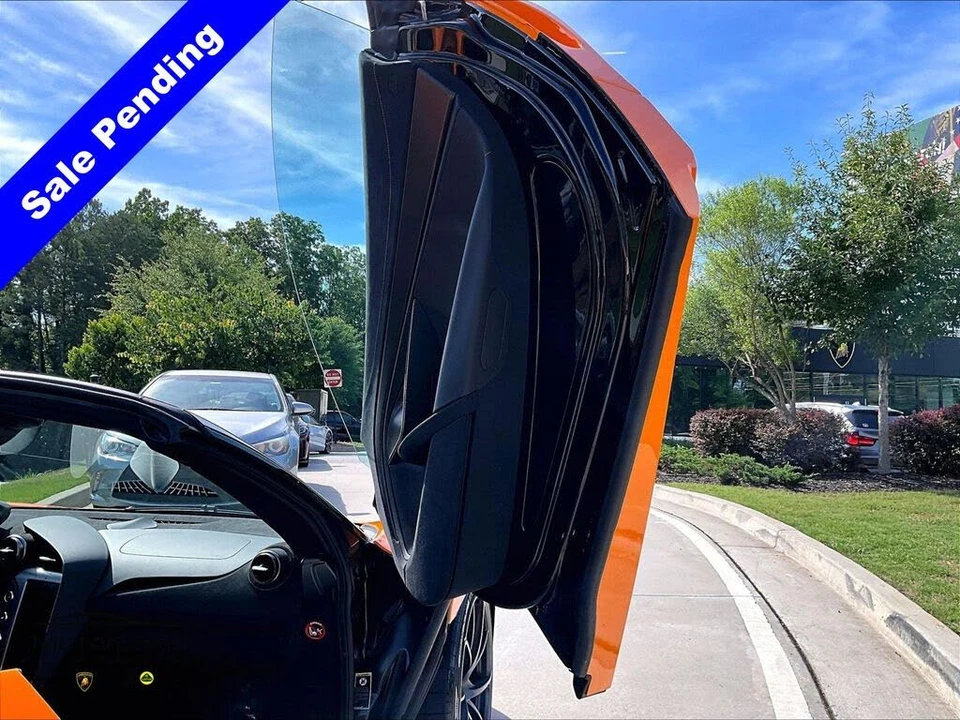 2026 McLaren 750S Spider - Image 19 of 26