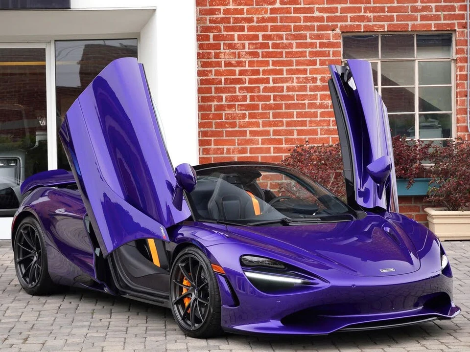 2026 McLaren 750S Spider - Image 17 of 29