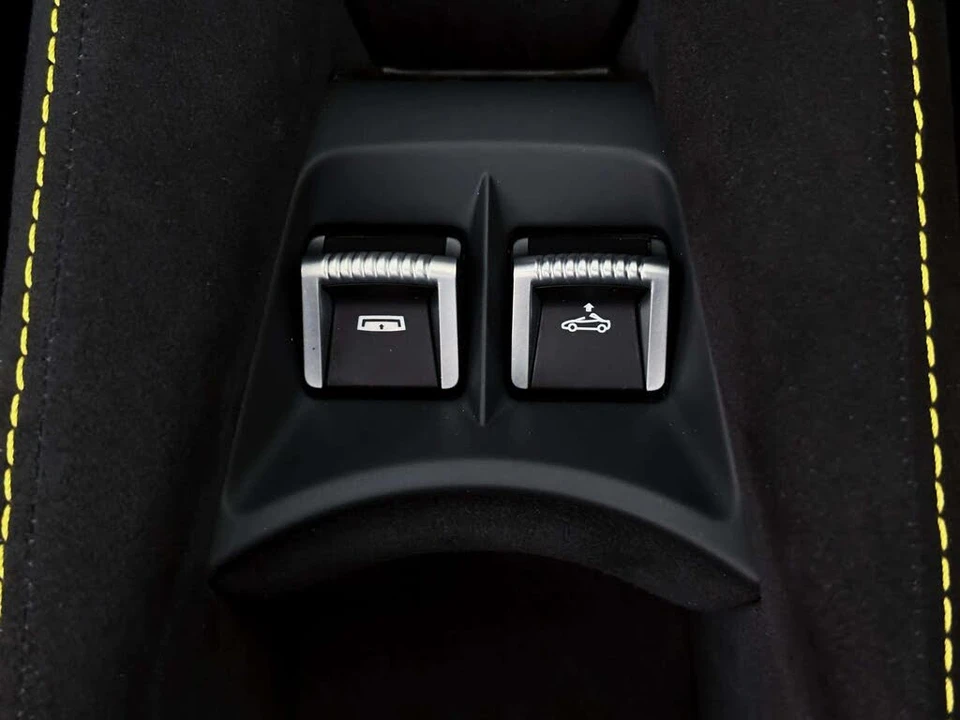 2026 McLaren 750S Spider - Image 28 of 31