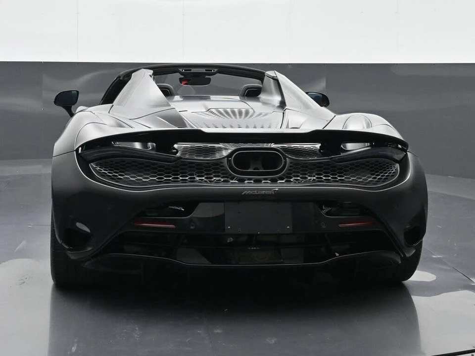 2026 McLaren 750S Spider - Image 16 of 24