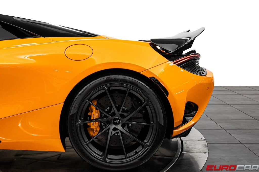 2026 McLaren 750S Spider - Image 19 of 31