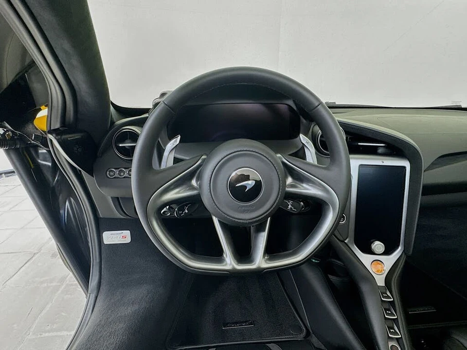 2026 McLaren 750S Spider - Image 11 of 25