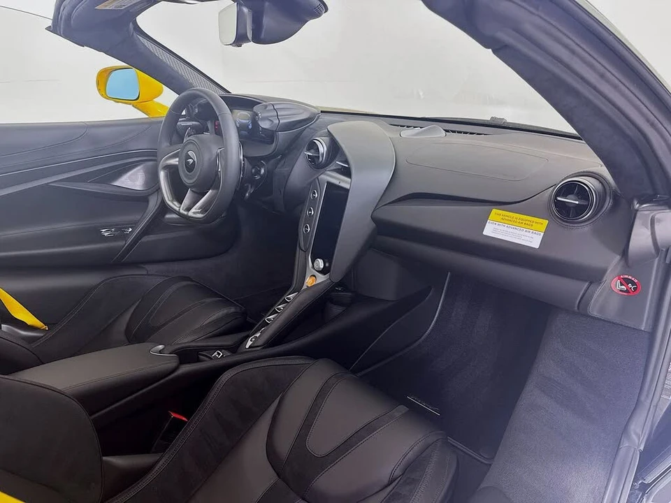 2026 McLaren 750S Spider - Image 24 of 25
