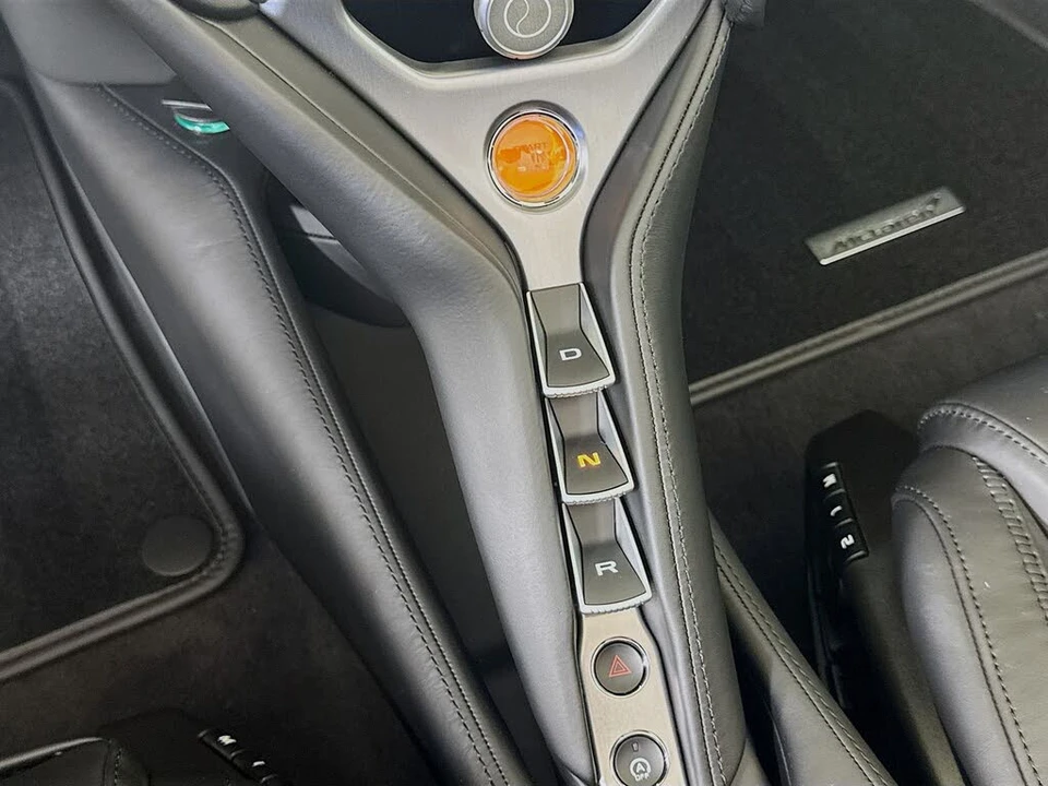 2026 McLaren 750S Spider - Image 14 of 25