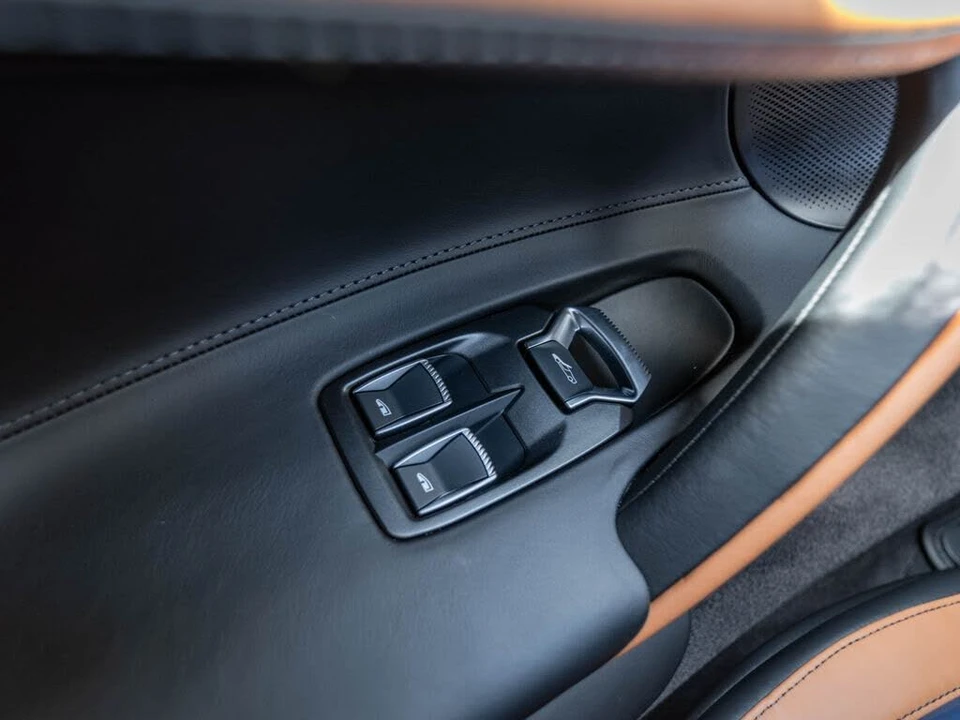 2026 McLaren 750S Spider - Image 19 of 31