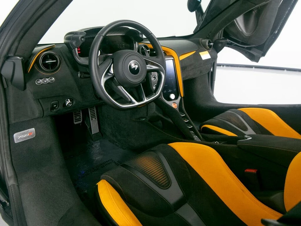 2026 McLaren 750S Spider - Image 27 of 31
