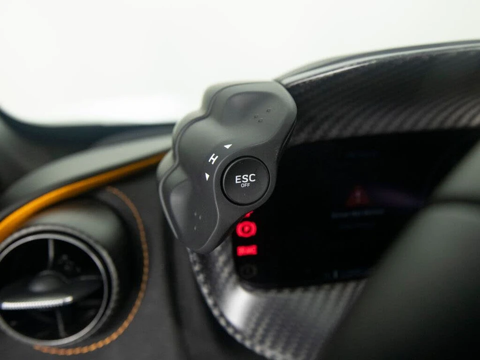 2026 McLaren 750S Spider - Image 26 of 31