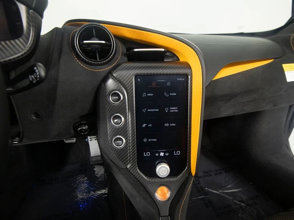 2026 McLaren 750S Spider - Image 17 of 31