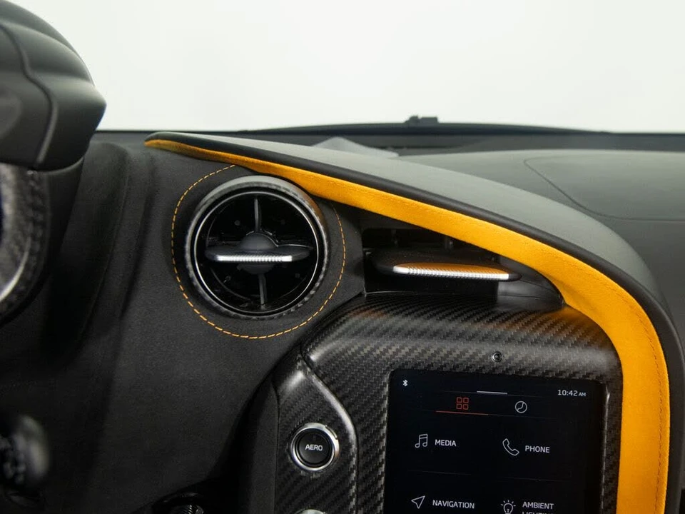2026 McLaren 750S Spider - Image 18 of 31