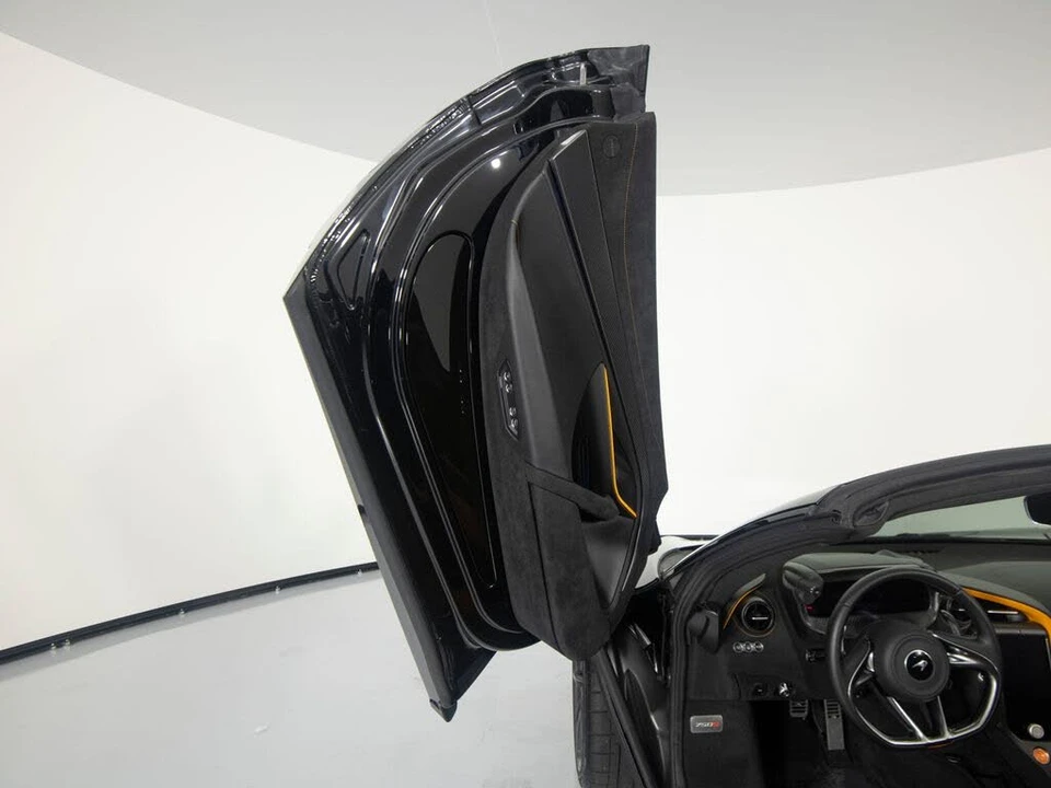 2026 McLaren 750S Spider - Image 11 of 31