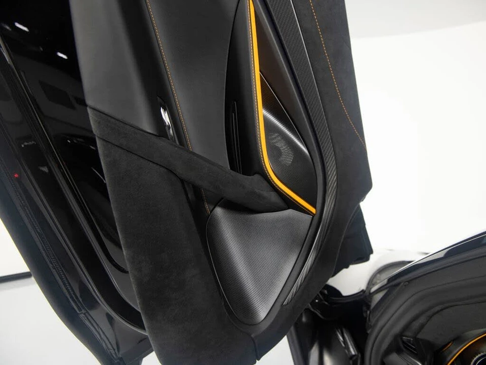 2026 McLaren 750S Spider - Image 13 of 31