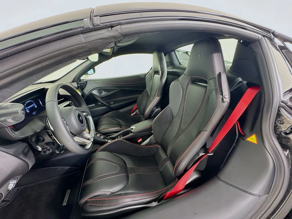 2026 McLaren 750S Spider - Image 19 of 26
