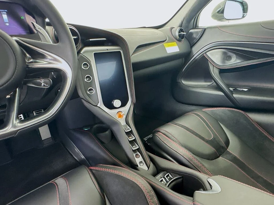 2026 McLaren 750S Spider - Image 13 of 26
