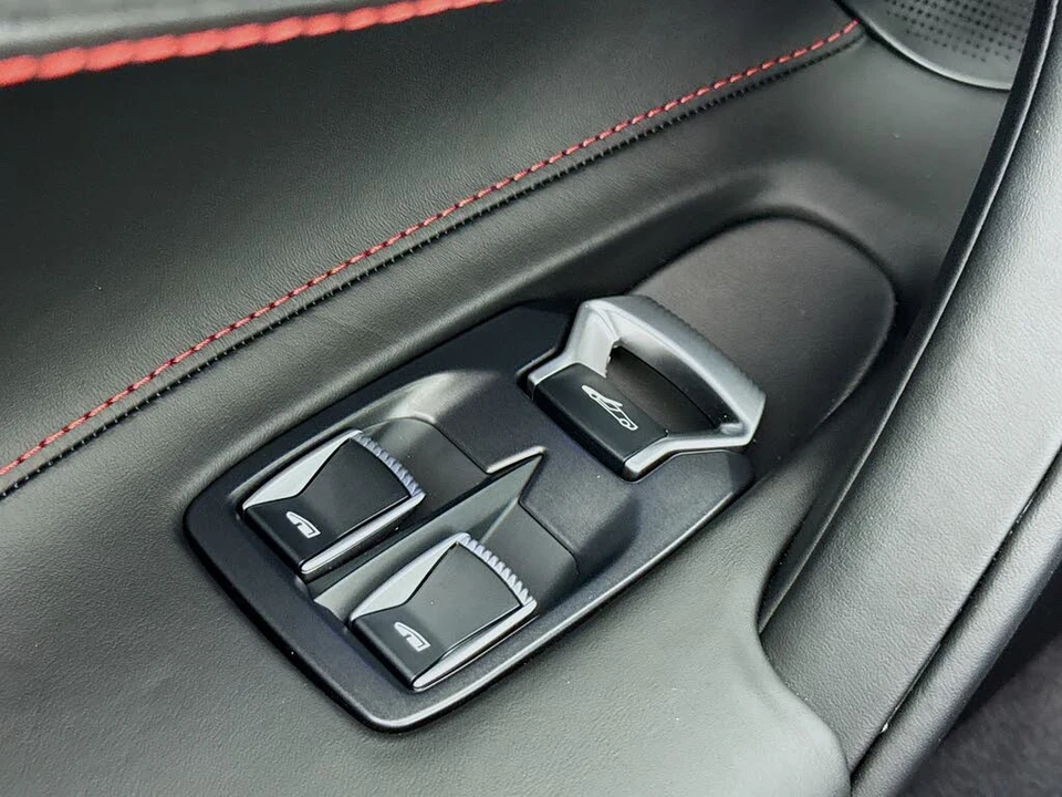 2026 McLaren 750S Spider - Image 16 of 26