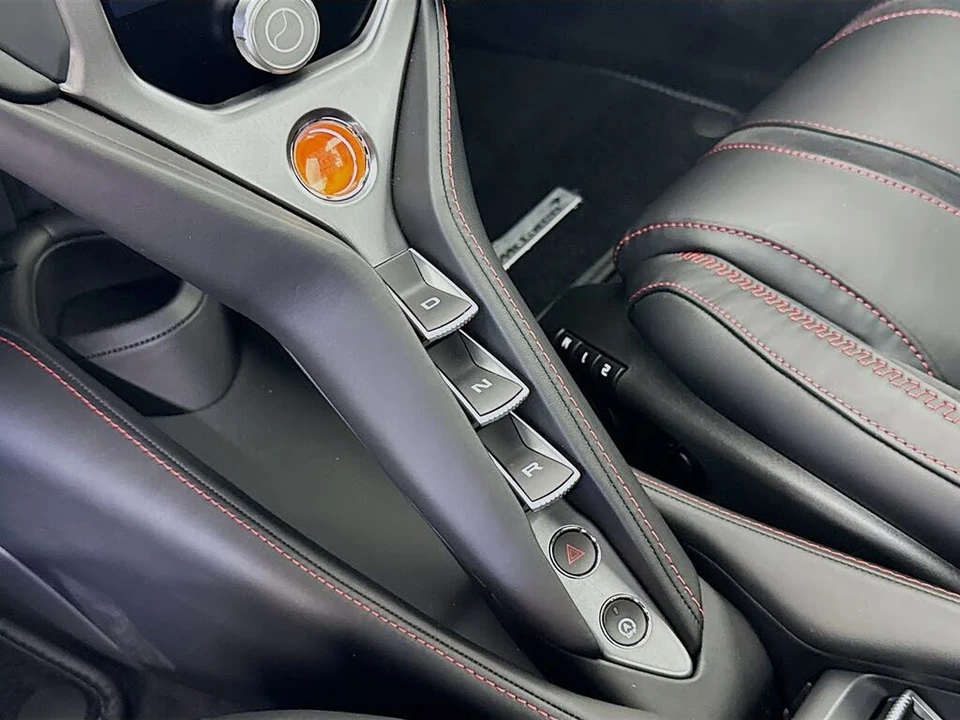 2026 McLaren 750S Spider - Image 14 of 26