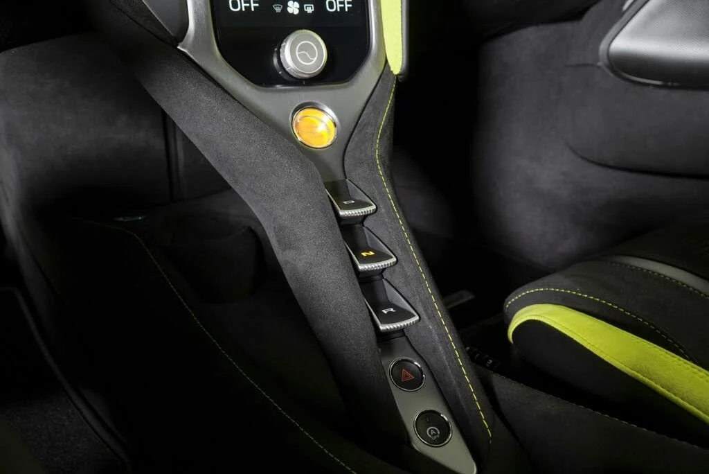 2026 McLaren 750S Spider - Image 21 of 31