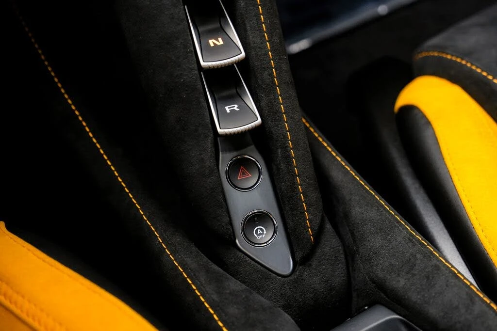 2026 McLaren 750S Spider - Image 28 of 31