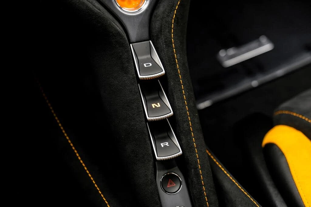 2026 McLaren 750S Spider - Image 27 of 31