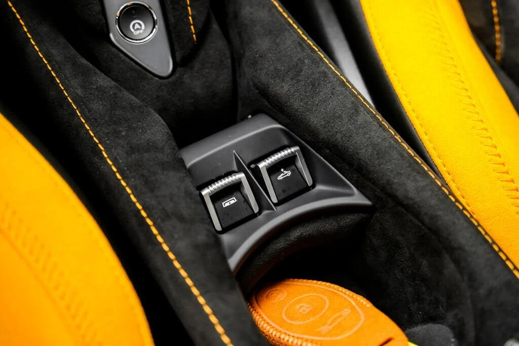 2026 McLaren 750S Spider - Image 29 of 31