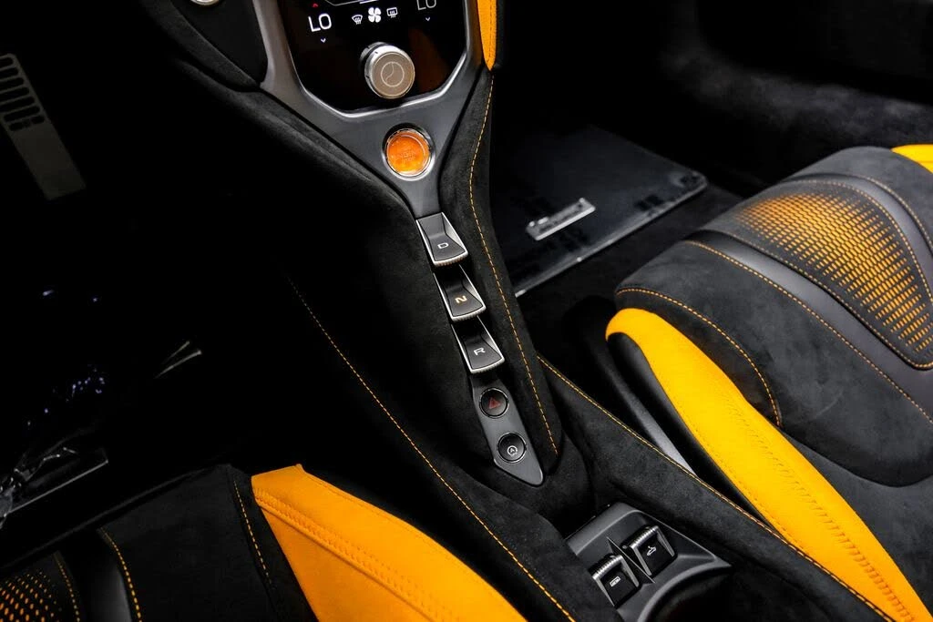 2026 McLaren 750S Spider - Image 26 of 31