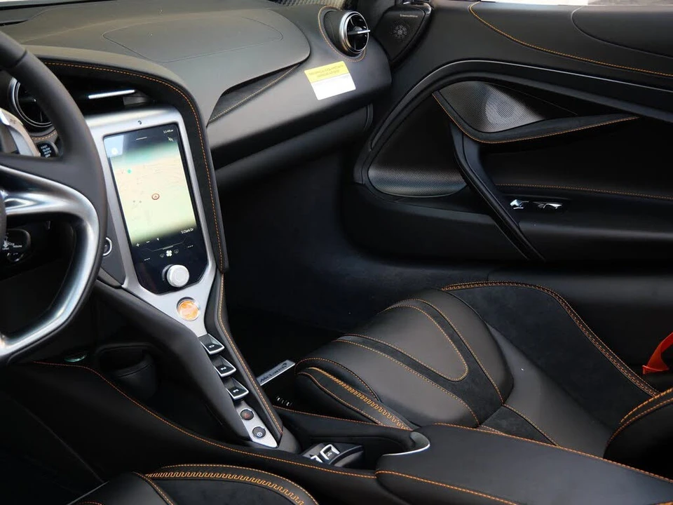 2026 McLaren 750S Spider - Image 19 of 26
